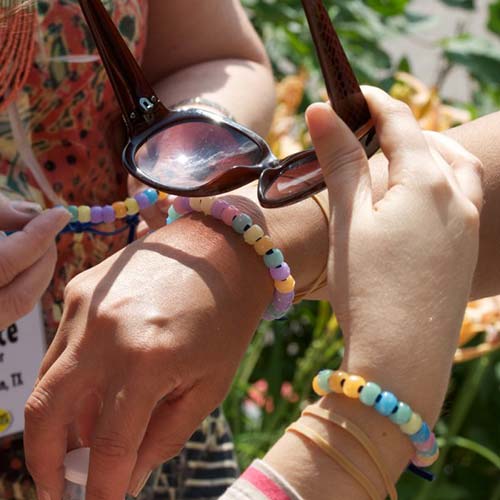 How To Make Your Own Anti-Sunburn Bracelet