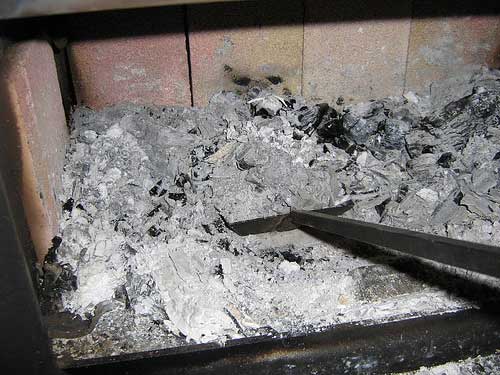 30 Uses for Wood Ashes
